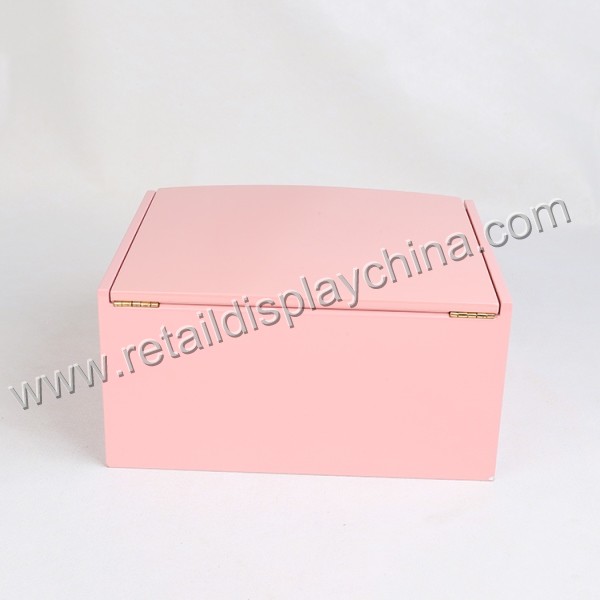 Jewelry and cosmetics collection box